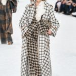 Chanel 上架全新19手袋：放大版菱格絎縫與鏈式雙 C 搭扣