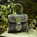 新包 | Delvaux 上市秋冬卡其绿色系列新包：奇幻動物刺繡和印花